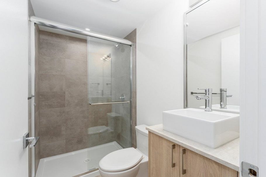 1123 E Keith Road North Vancouver, BC - 17