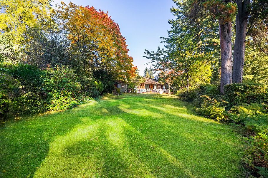 1090 W Keith Road North Vancouver, BC - 30