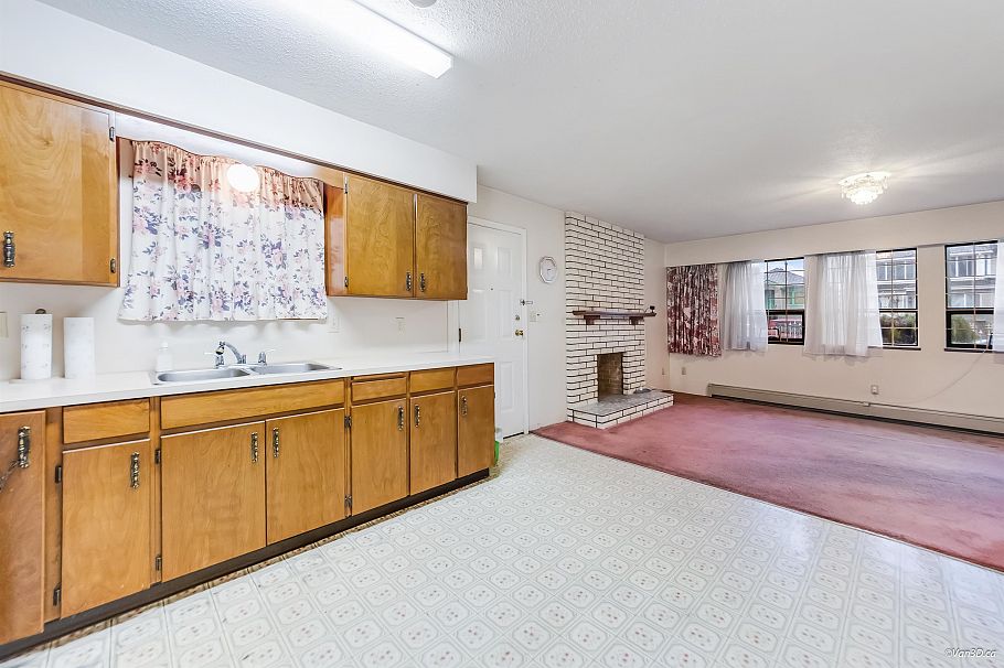 2721 Grant Street Vancouver, BC - 26