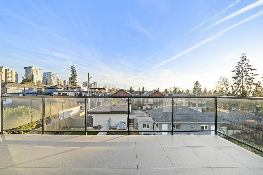 253 W 18th Street North Vancouver, BC - 15