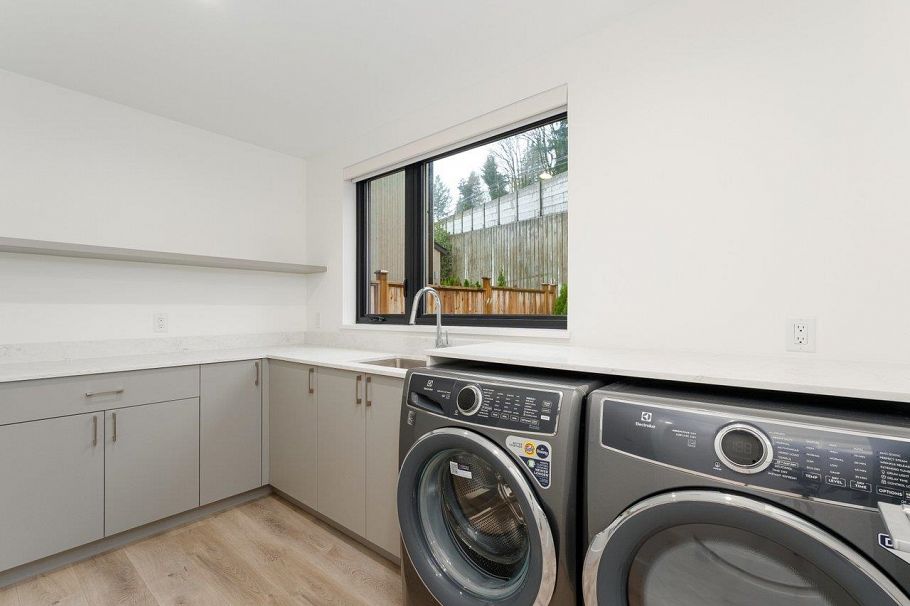 1123 E Keith Road North Vancouver, BC - 11