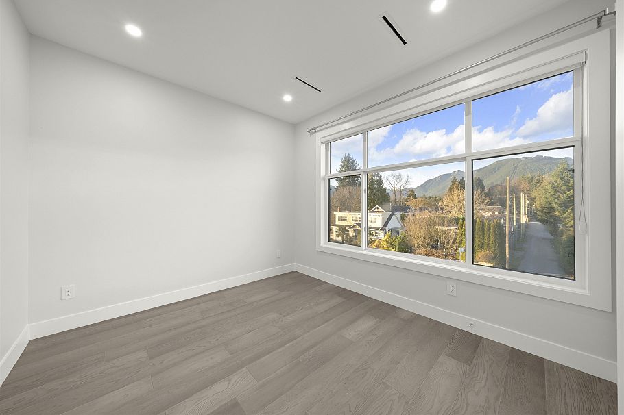 253 W 18th Street North Vancouver, BC - 16