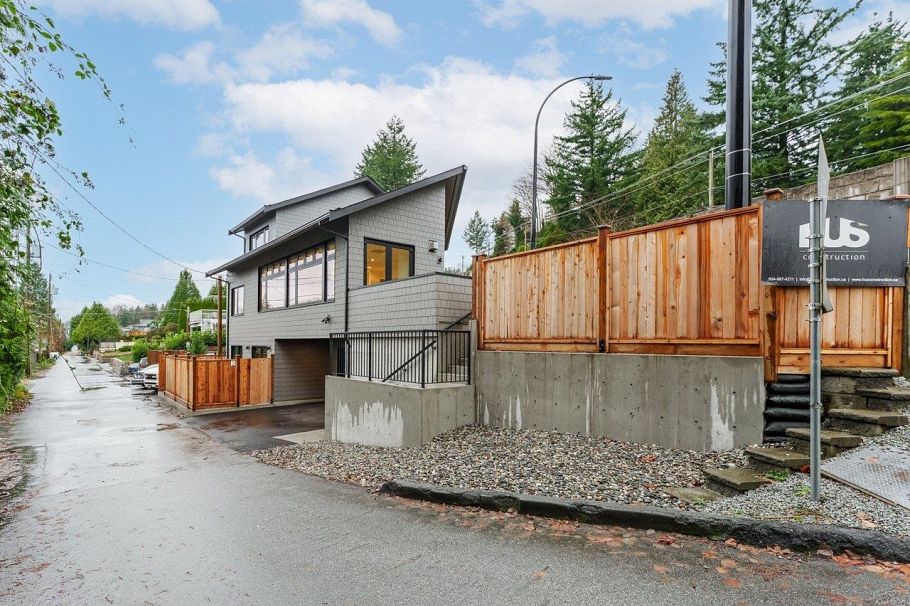 1123 E Keith Road North Vancouver, BC - 1