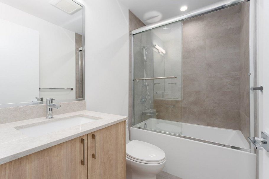 1123 E Keith Road North Vancouver, BC - 10