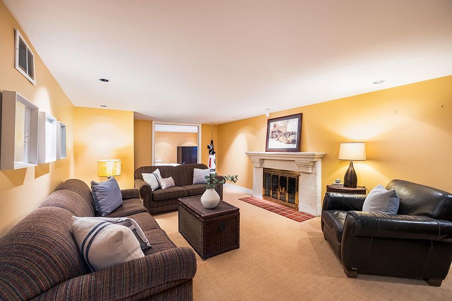 1090 W Keith Road North Vancouver, BC - 24