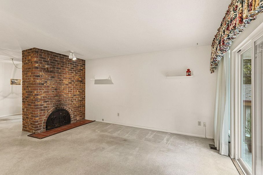 4390 Hoskins Road North Vancouver, BC - 5