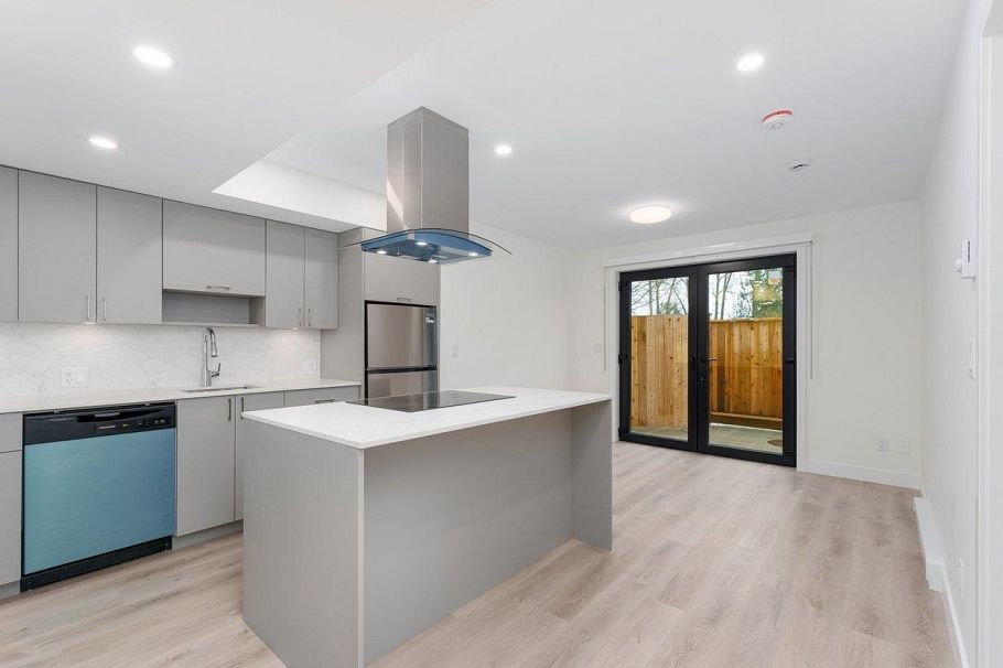 1123 E Keith Road North Vancouver, BC - 16