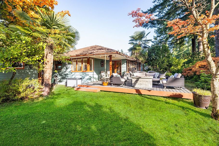 1090 W Keith Road North Vancouver, BC - 31