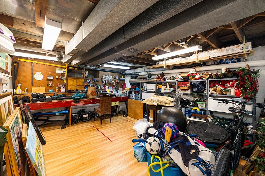 1090 W Keith Road North Vancouver, BC - 27