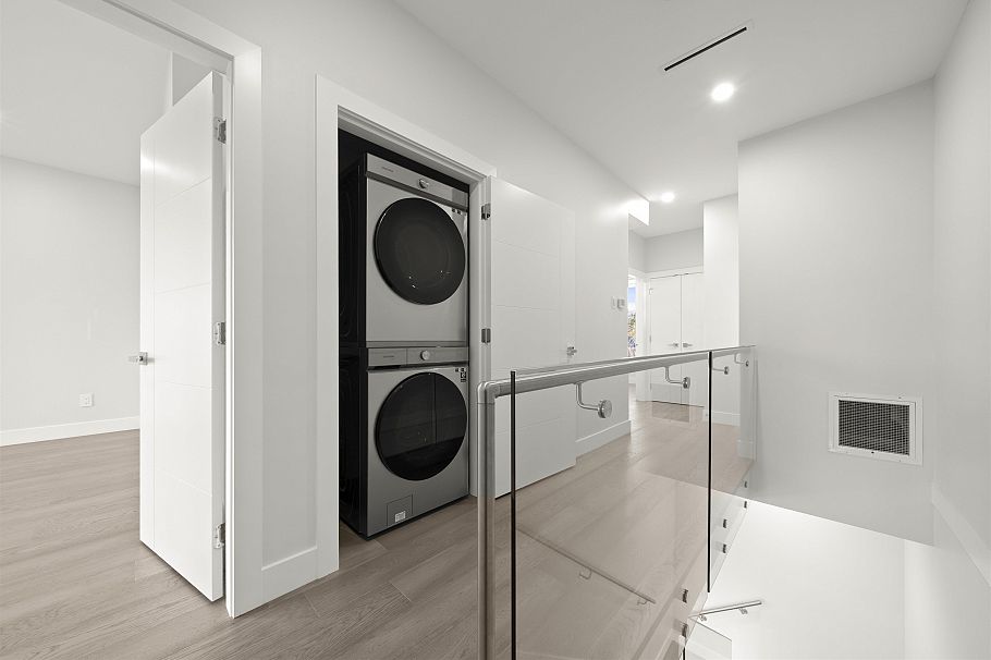 253 W 18th Street North Vancouver, BC - 19