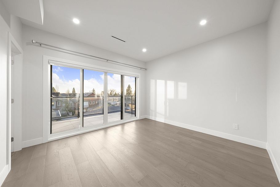 253 W 18th Street North Vancouver, BC - 12