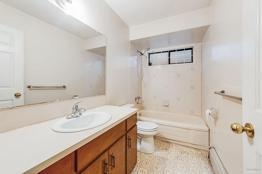 2721 Grant Street Vancouver, BC - 30