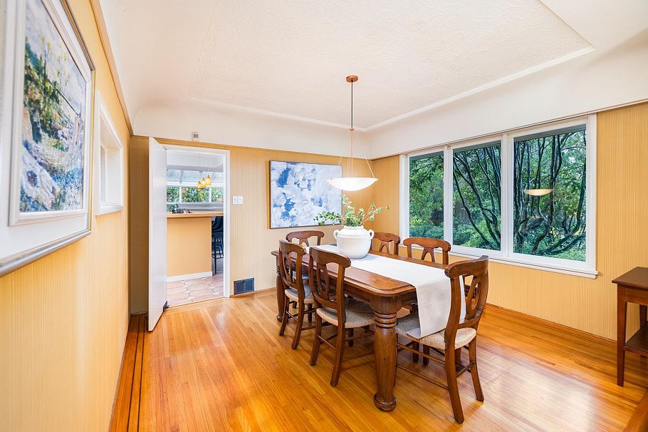 1090 W Keith Road North Vancouver, BC - 11