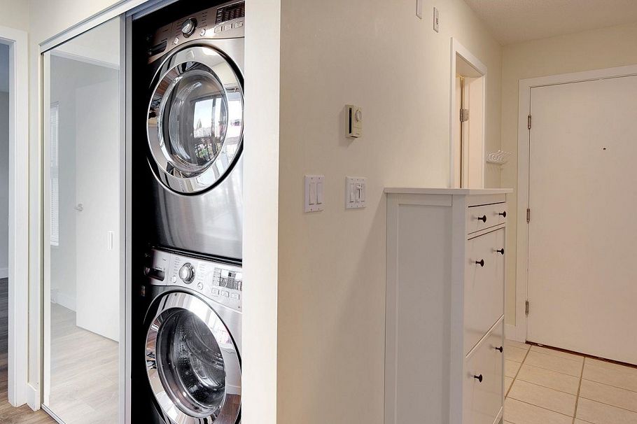 401 7088 Mont Royal Square Vancouver, BC - 18