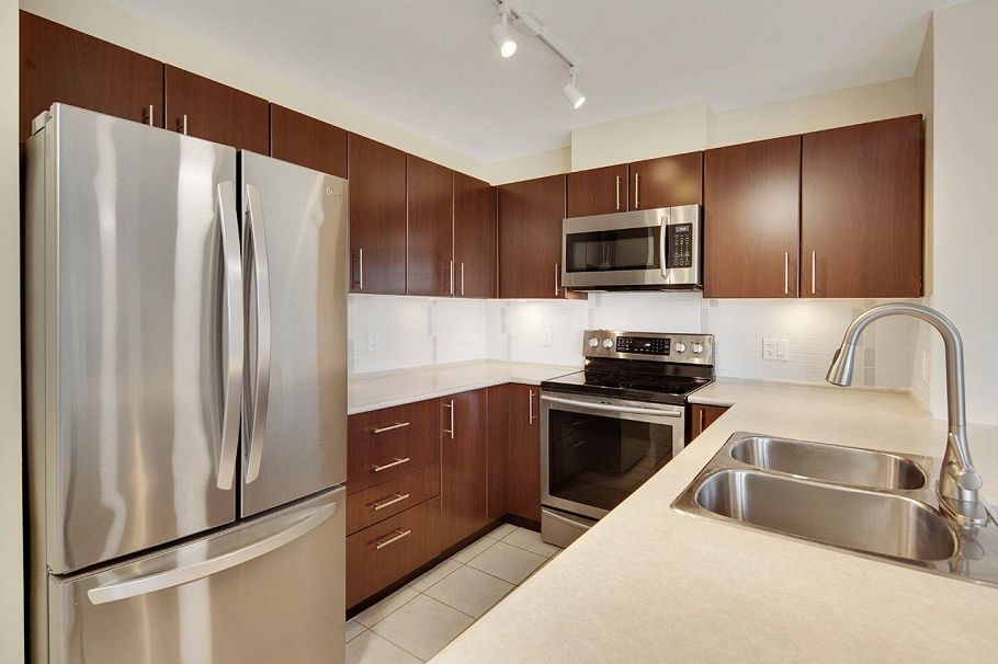 401 7088 Mont Royal Square Vancouver, BC - 7