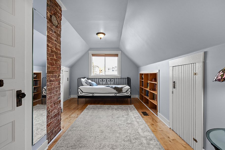 1829 1831 W 2nd Avenue Vancouver, BC - 9