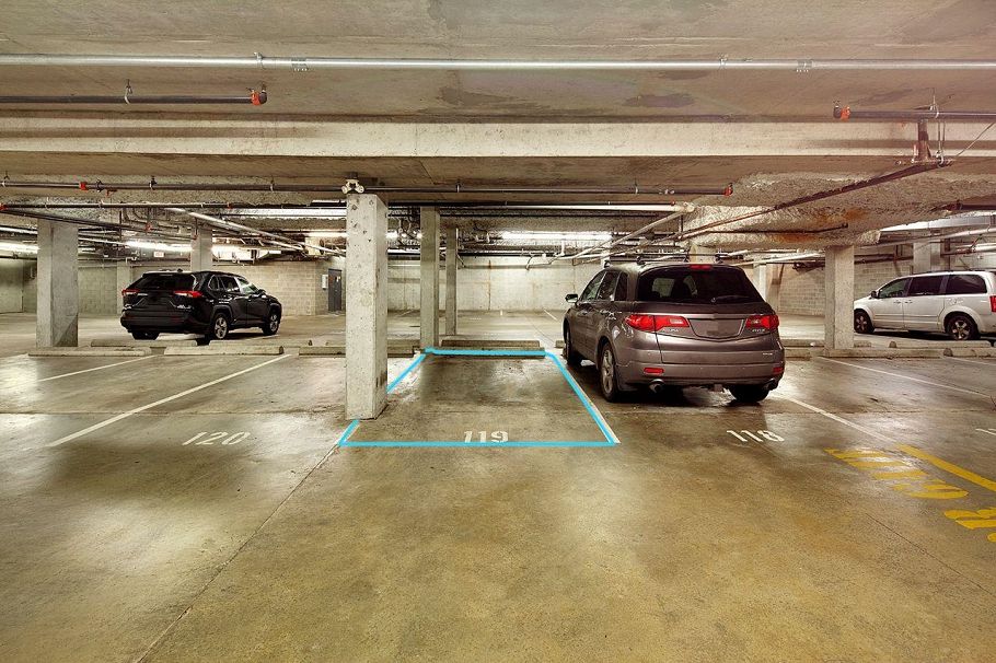 401 7088 Mont Royal Square Vancouver, BC - 25