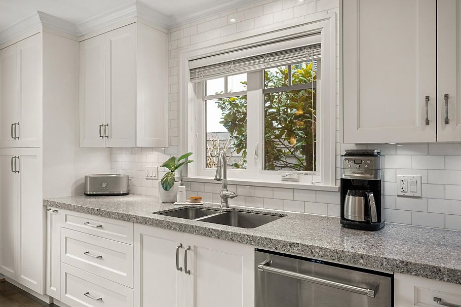 5869 Dunbar Street Vancouver, BC - 10