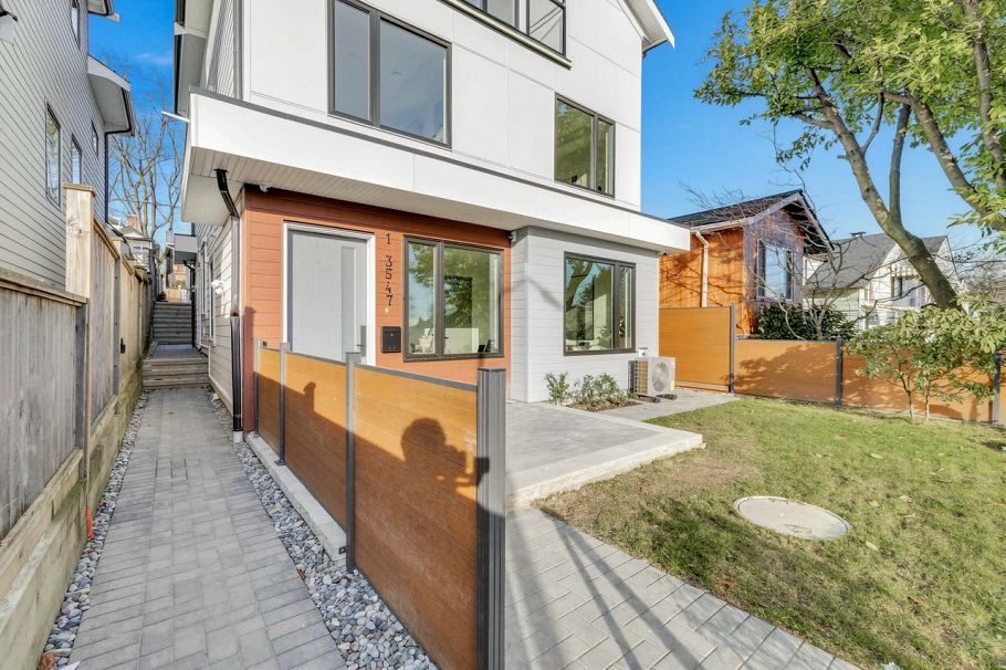 1 3547 E Georgia Street Vancouver, BC - 4