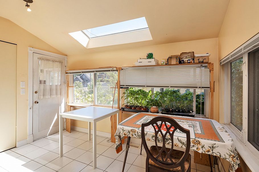 3136 W 11th Avenue Vancouver, BC - 11