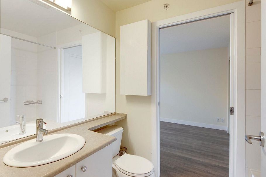 401 7088 Mont Royal Square Vancouver, BC - 17