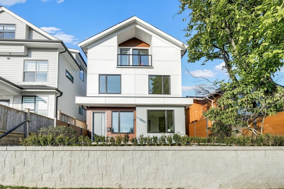 1 3547 E Georgia Street Vancouver, BC - 2