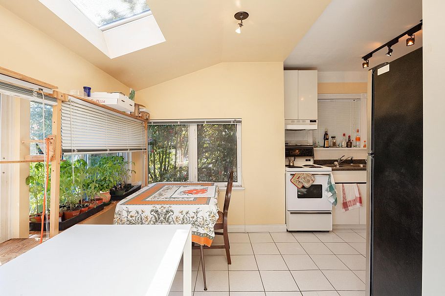 3136 W 11th Avenue Vancouver, BC - 12