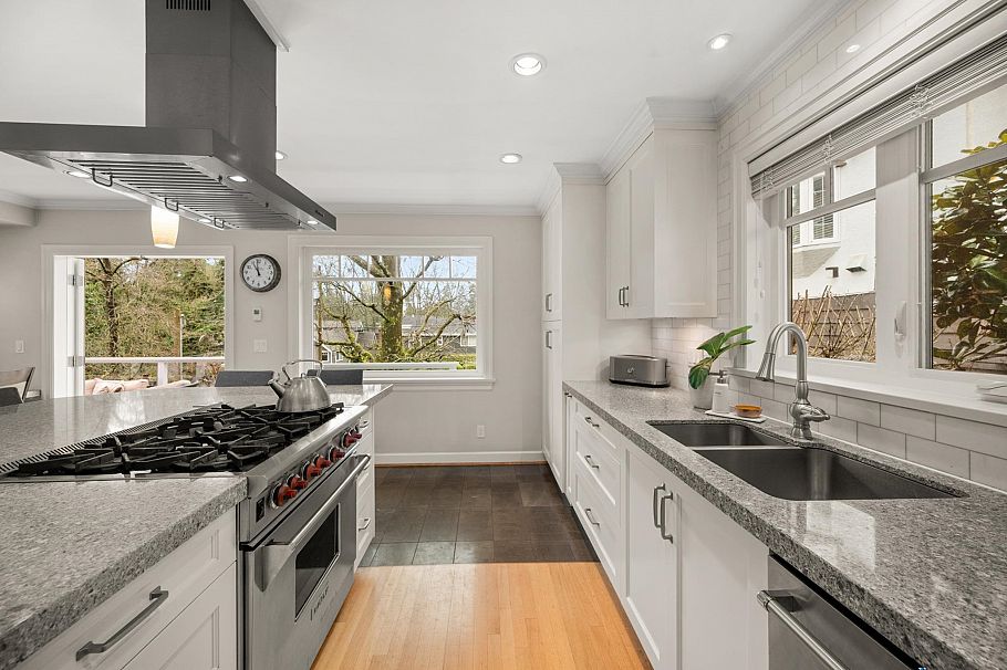 5869 Dunbar Street Vancouver, BC - 9