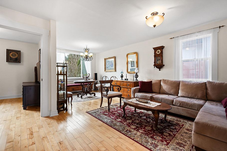 1829 1831 W 2nd Avenue Vancouver, BC - 2