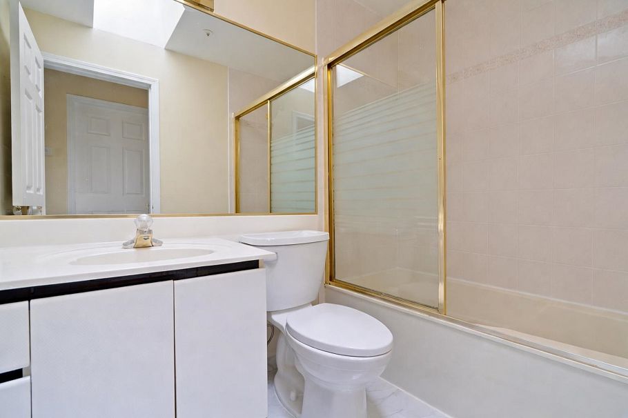 7138 Fraser Street Vancouver, BC - 9