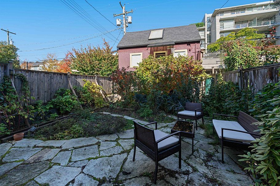 1829 1831 W 2nd Avenue Vancouver, BC - 11