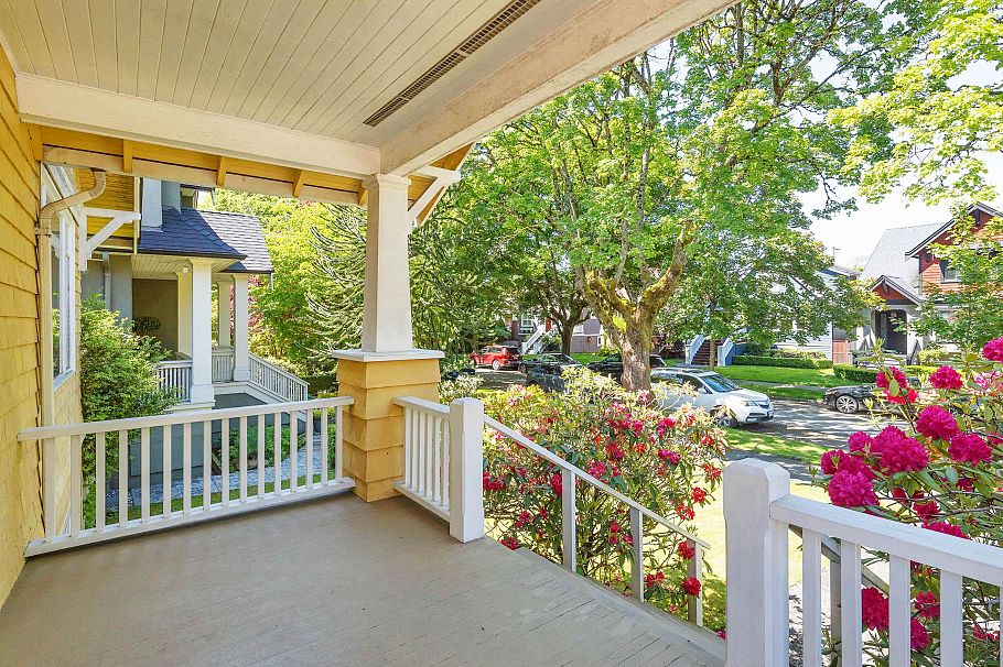 3136 W 11th Avenue Vancouver, BC - 4