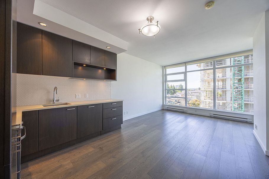 703 2550 Spruce Street Vancouver, BC - 4