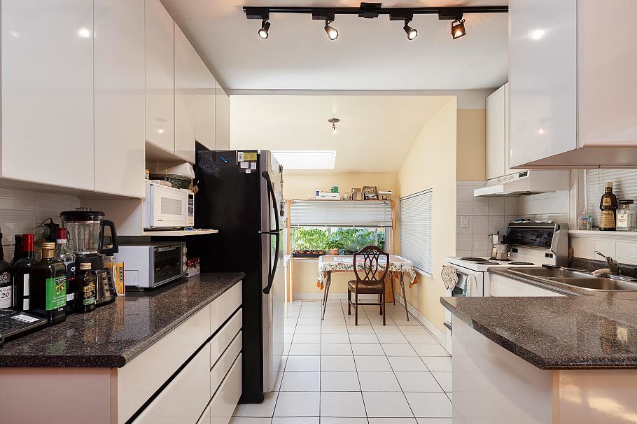 3136 W 11th Avenue Vancouver, BC - 10