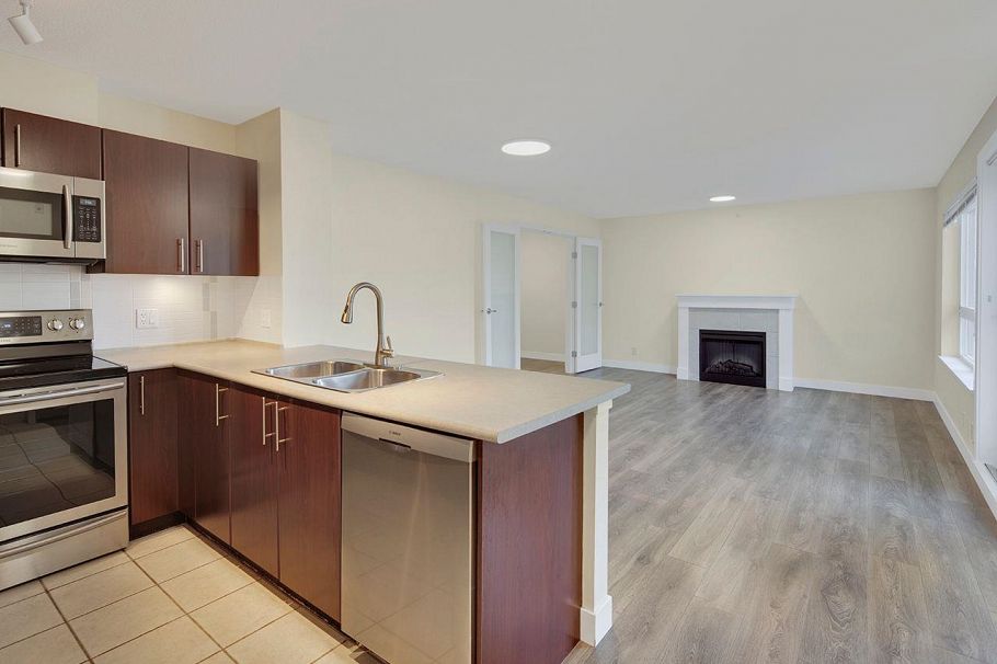 401 7088 Mont Royal Square Vancouver, BC - 11