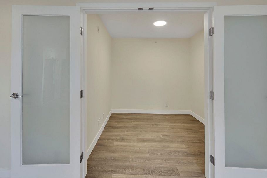 401 7088 Mont Royal Square Vancouver, BC - 12