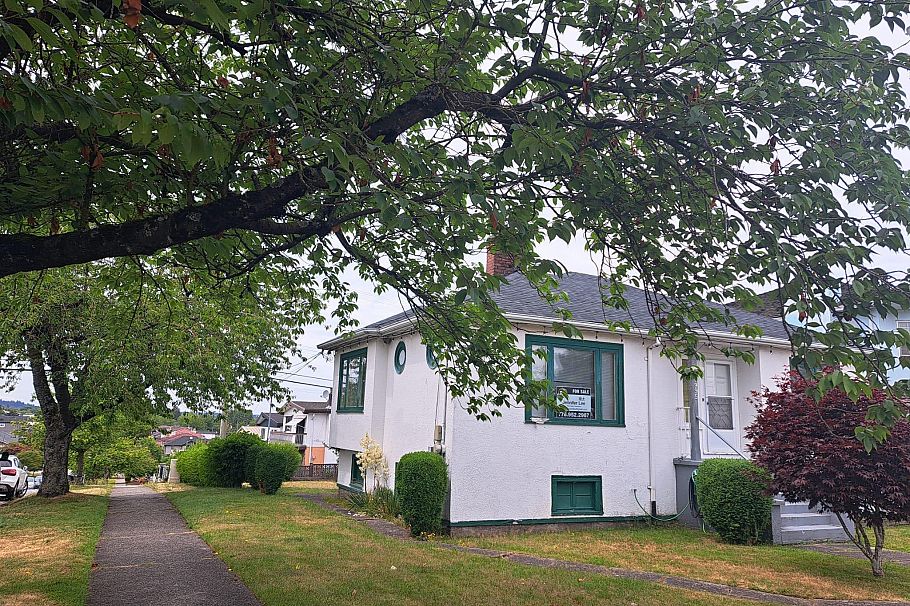 3995 Slocan Street Vancouver, BC - 2