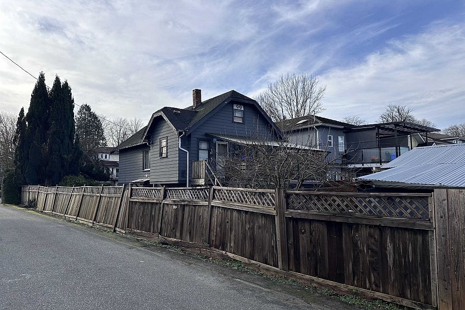 175 E 39th Avenue Vancouver, BC - 3