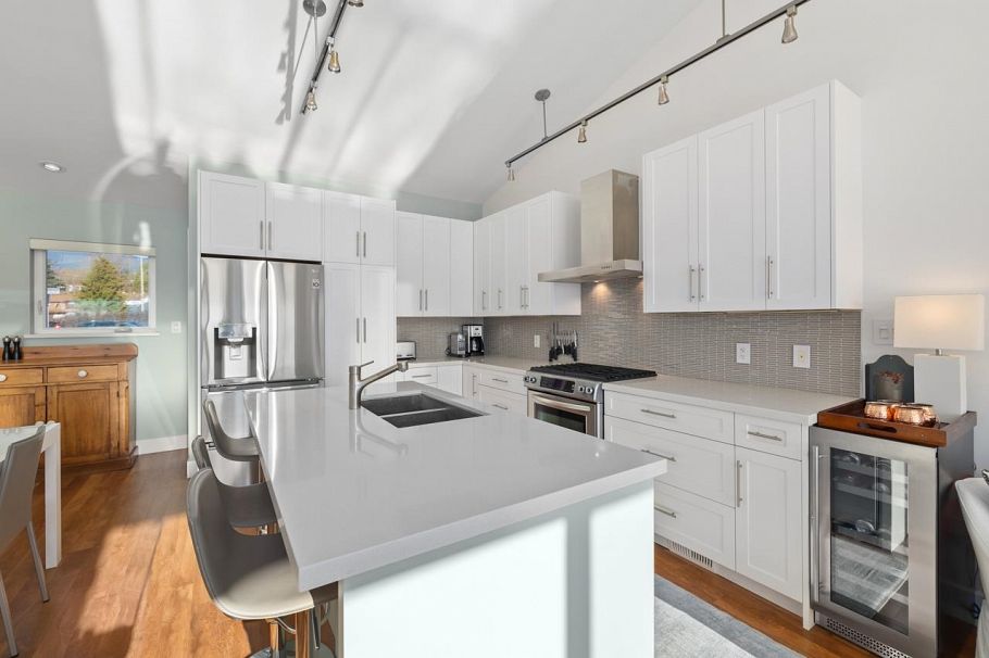 20 415 W Esplanade North Vancouver, BC - 9