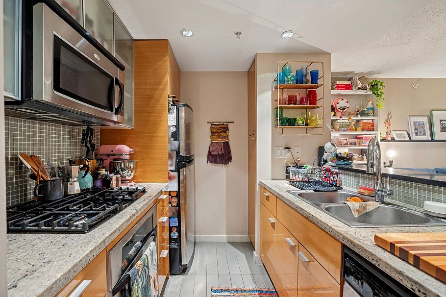 1901 33 Smithe Street Vancouver, BC - 14