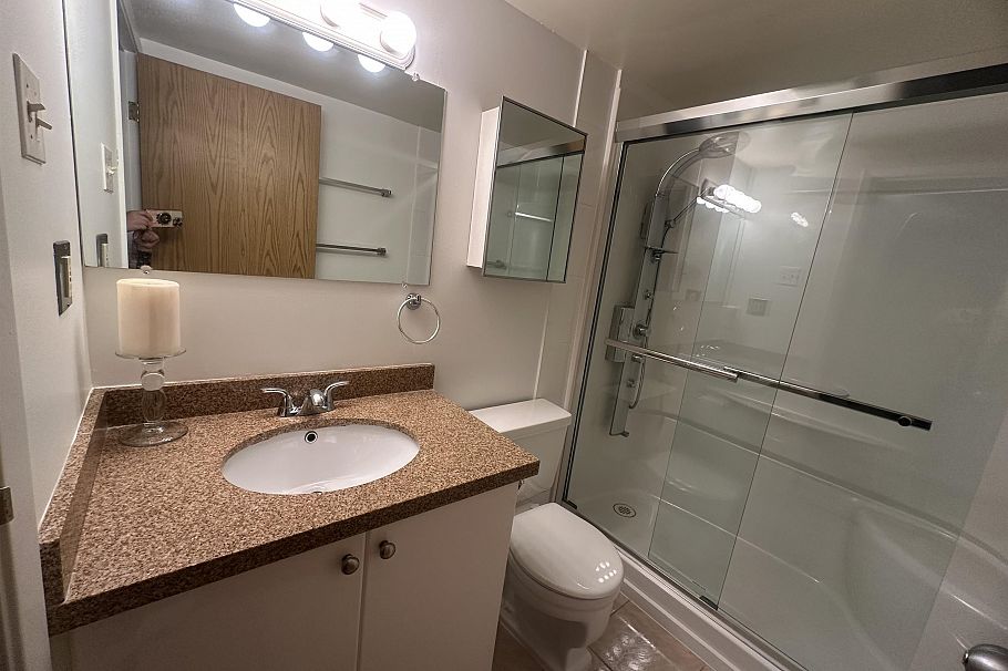 207 1080 Broughton Street Vancouver, BC - 9