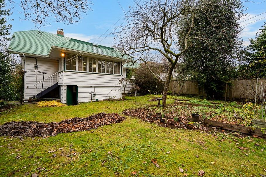 1204 Grand Boulevard North Vancouver, BC - 32