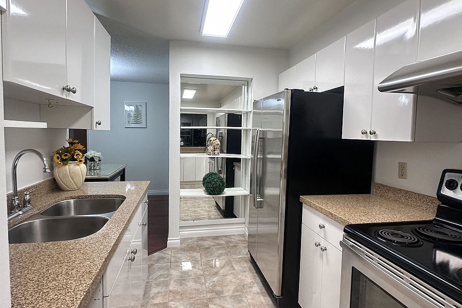 207 1080 Broughton Street Vancouver, BC - 5