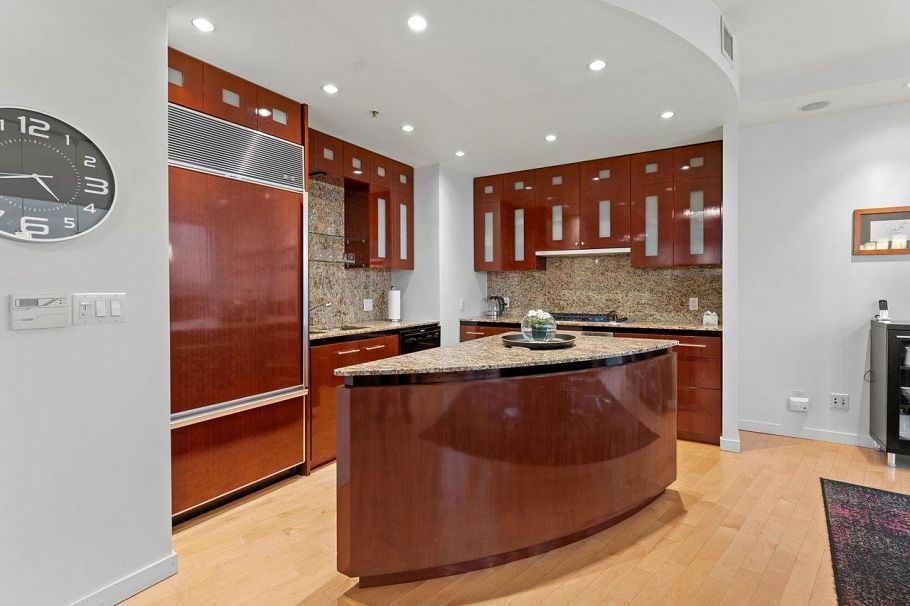 3704 938 Nelson Street Vancouver, BC - 3