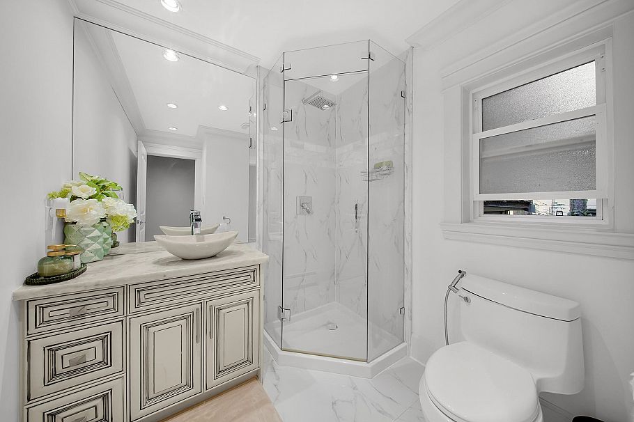 3263 Norwood Avenue North Vancouver, BC - 33