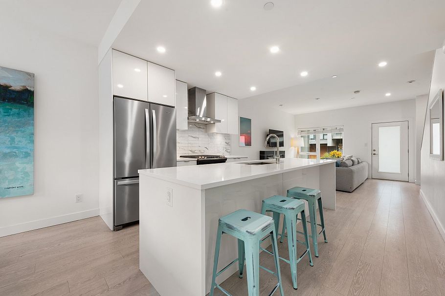 3 3595 Salal Drive North Vancouver, BC - 15