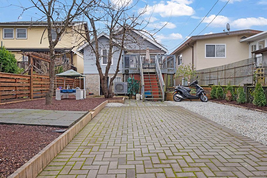 2675 Dundas Street Vancouver, BC - 28