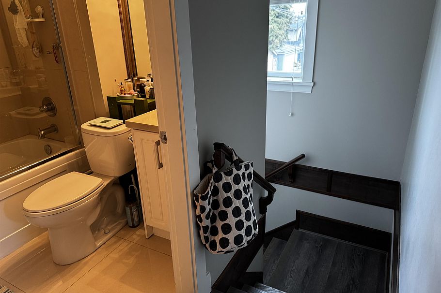 1865 E 37th Avenue Vancouver, BC - 7