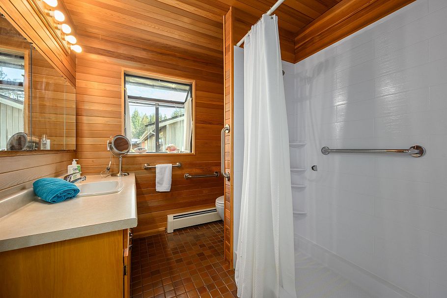 1720 Scott Road North Vancouver, BC - 15