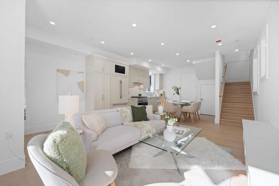 1 2447 E 41st Avenue Vancouver, BC - 4